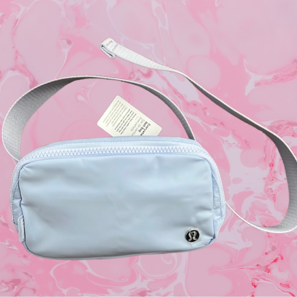 π Lululemon Everywhere Belt Bag Pastel Blue OUT OF STOCK COLOR TikTok Famous - Picture 12 of 14